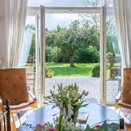 Haus Meerzeit 펜션 Behrensdorf